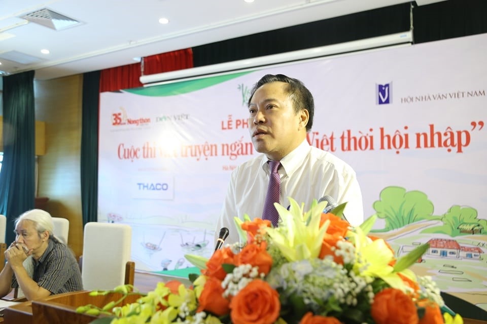 Ông Lưu Quang Định - Tổng biên tập Báo Nông thôn Ngày nay/Báo điện tử Dân Việt phát biểu tại lễ phát động cuộc thi viết