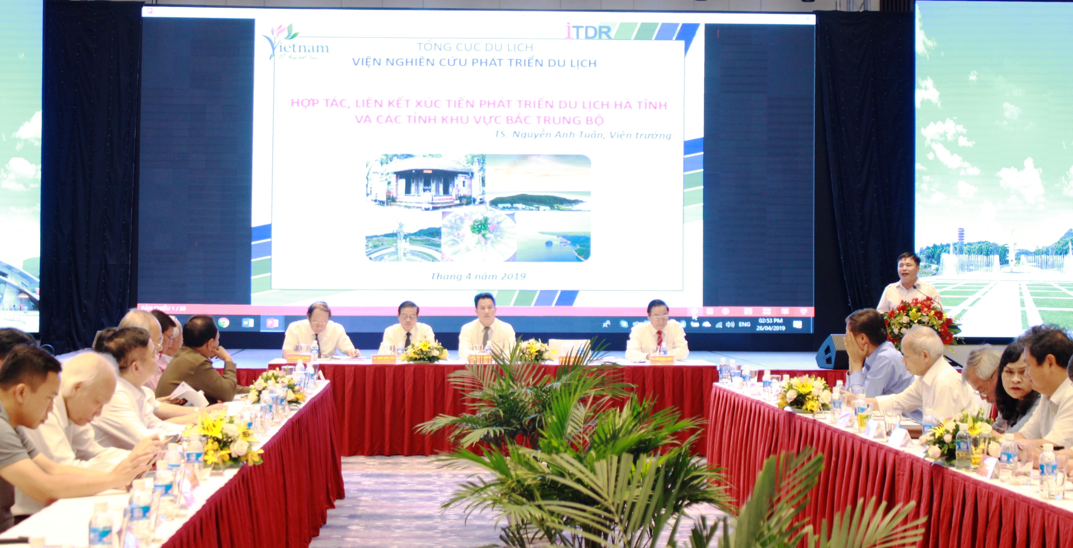 Các đồng chí đồng chủ trì Hội thảo. Ảnh PV