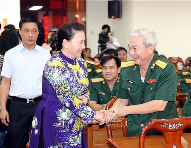 Chủ tịch Quốc hội Nguyễn Thị Kim Ngân với các đại biểu tham dự buổi lễ. Ảnh: TTXVN