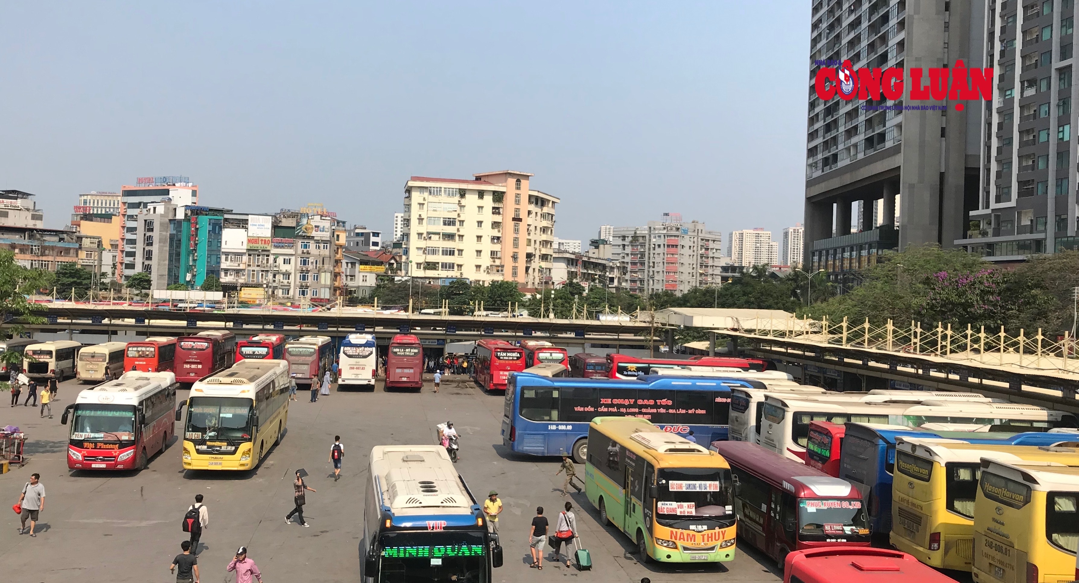 Quang cảnh bến xe khách Mỹ Đình vào sáng ngày 27/4