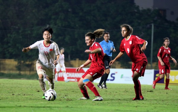 ĐT U19 nữ Li-Băng gây khá nhiều khó khăn cho các tuyển thủ U19 nữ Việt Nam. Ảnh: VFF
