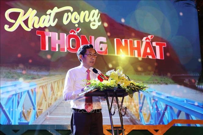 Đồng chí Thuận Hữu - Ủy viên Trung ương Đảng, Tổng Biên tập Báo Nhân Dân, Phó Trưởng ban Tuyên giáo Trung ương, Chủ tịch Hội Nhà báo Việt Nam phát biểu khai mạc chương trình. Ảnh: Nguyên Lý/TTXVN
