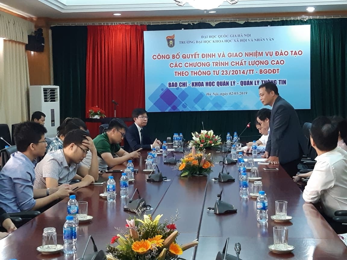 TS Nguyễn Sơn Minh - Phó Viện trưởng Viện Đào tạo báo chí và truyền thông phát biểu tại hội nghị. Ảnh: N.T