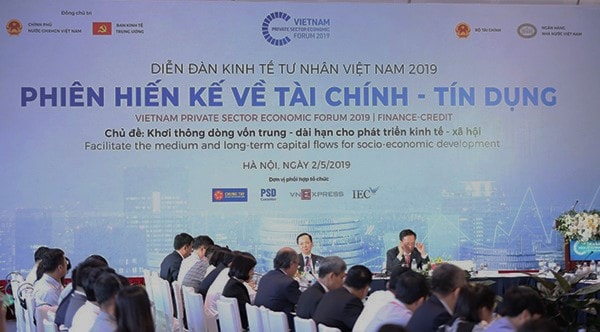 Các đại biểu tham gia thảo luận tại Phiên hiến kế về tài chính - tín dụng (ảnh : VNEx