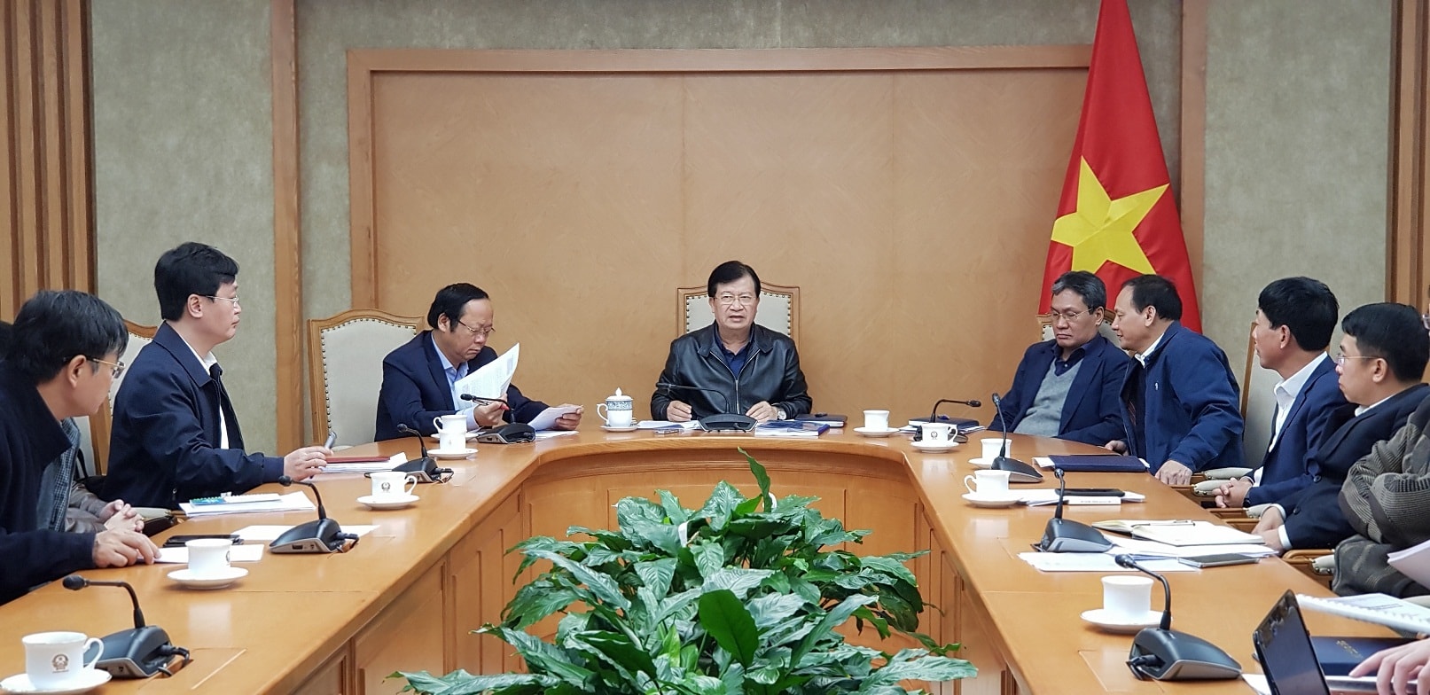 Phó Thủ tướng Trịnh Đình Dũng làm việc với các bộ ngành, địa phương liên quan đến dự án cao tốc Bắc - Nam. Ảnh: VGP