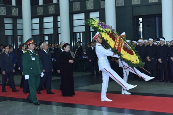 Đoàn Quốc hội do đồng chí Nguyễn Thị Kim Ngân, Ủy viên Bộ Chính trị, Chủ tịch Quốc hội làm Trưởng đoàn vào viếng đồng chí Lê Đức Anh. Ảnh VGP