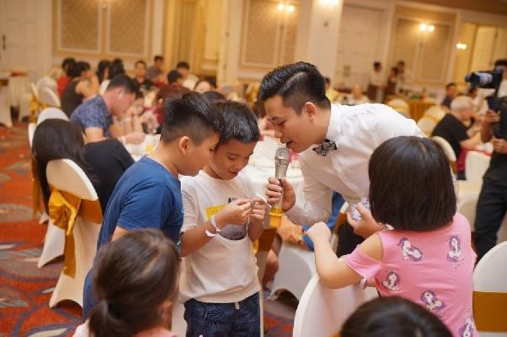 Nhiều chương trình hoạt náo sôi nổi