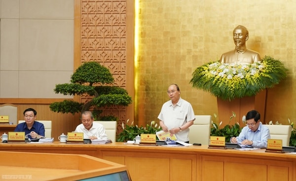 Thủ tướng Nguyễn Xuân Phúc phát biểu kết luận phiên họp Chính phủ thường kỳ tháng 4/2019. Ảnh: VGP