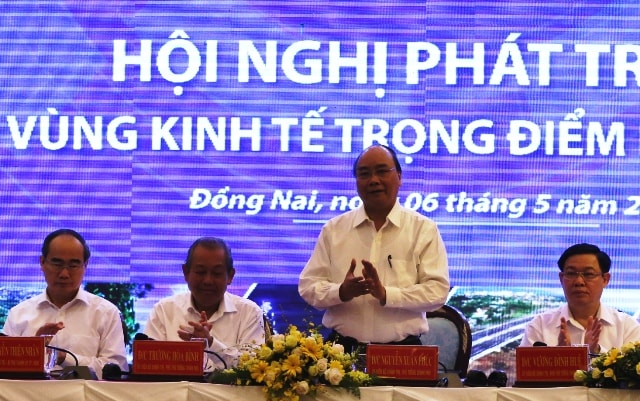 Thủ tướng Nguyễn Xuân Phúc chỉ đạo tại Hội nghị phát triển kinh tế vùng khu vực phía nam- ảnh : K.Đ.N