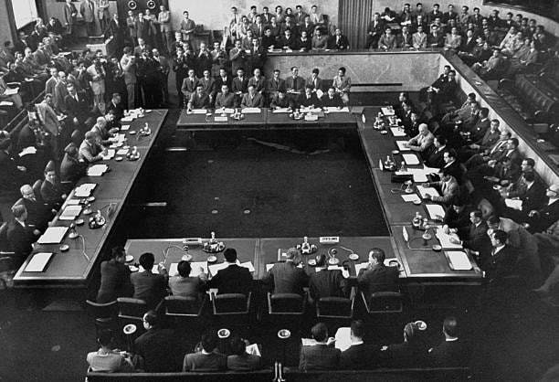 Hội nghị Geneve (Thụy Sỹ) năm 1954 bàn về lập lại hòa bình ở Đông Dương.