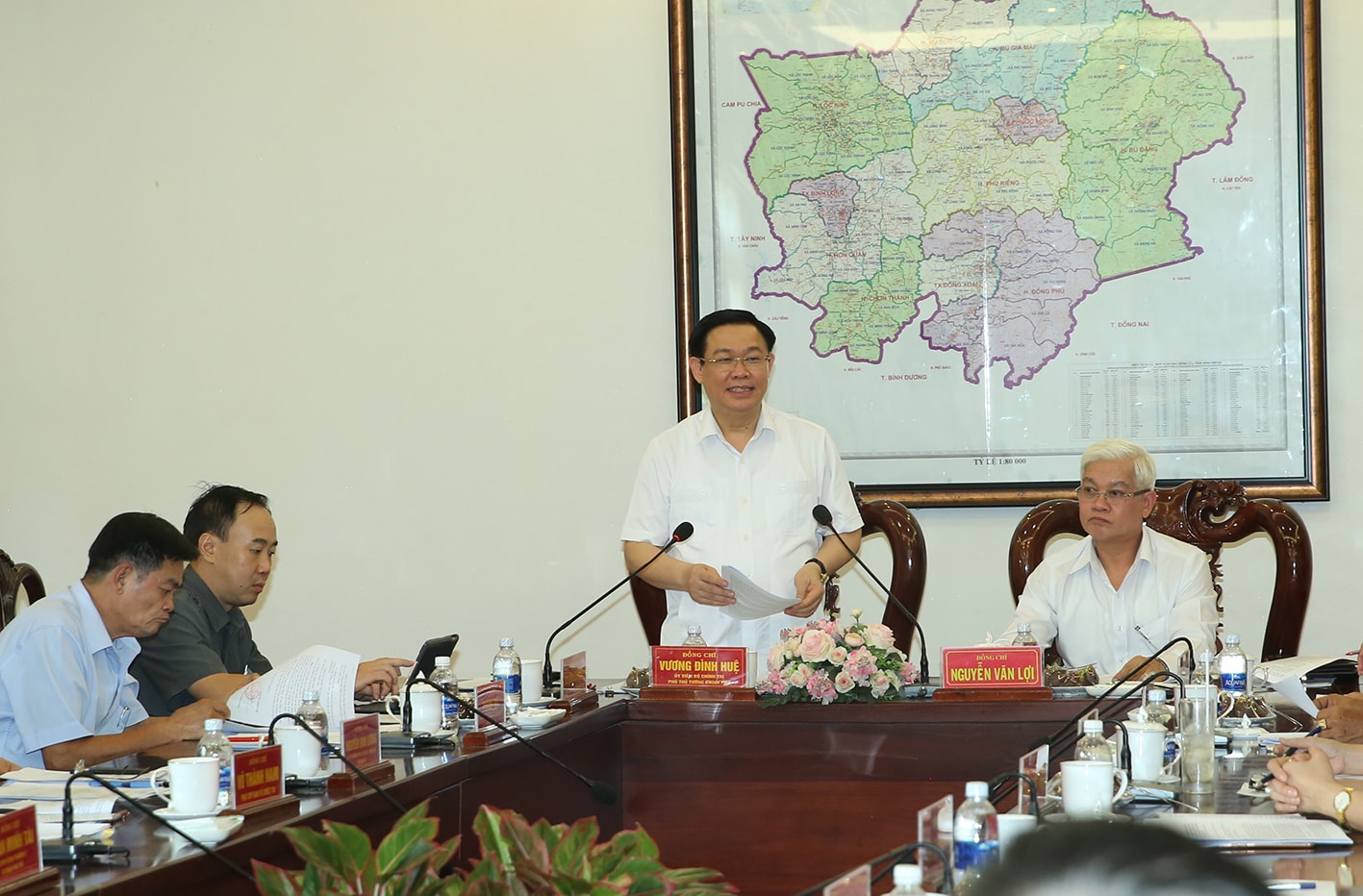 Phó Thủ tướng Vương Đình Huệ phát biểu tại buổi làm việc. Ảnh: VGP