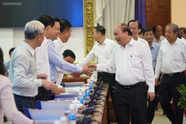 Thủ tướng và các đại biểu tham dự cuộc làm việc. Ảnh: VGP