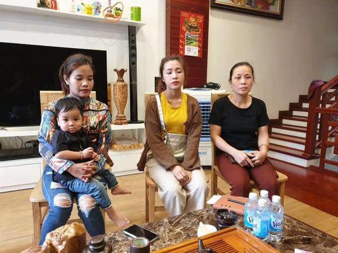 Bà Nguyễn Thị Liên và con dâu là chị Nguyễn Vũ Thanh Hương (khu 2 Thị Cầu, TP. BN) rất bức xúc khi con trai là anh Vũ Việt Đức bị tạm giữ từ ngày 25/4 đến nay không hề có bất kỳ thông báo nào từ phía cơ quan công an cho gia đình.