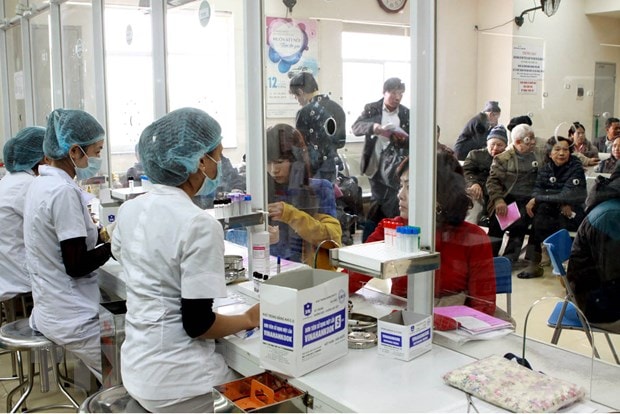 Người bệnh chờ làm xét nghiệm tại Bệnh viện Nội tiết Trung ương. Ảnh: TTXVN