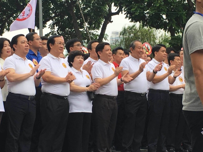 Phó Thủ tướng Thường trực Chính phủ, Chủ tịch Ủy ban ATGT Quốc gia Trương Hòa Bình; lãnh đạo các cơ quan T.Ư; Lãnh đạo UBND TP Hà Nội đã tham dự sự kiện. Ảnh: P.V