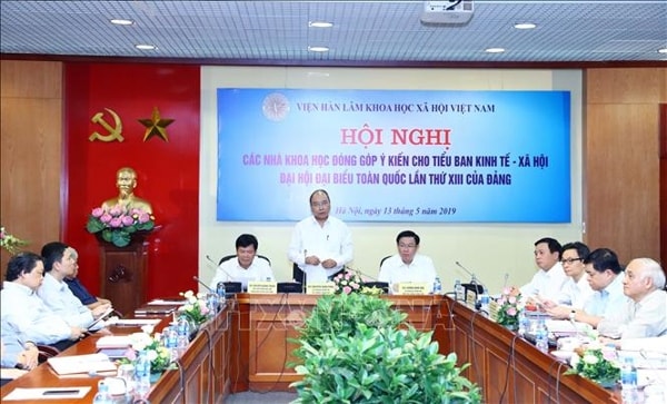 Thủ tướng Nguyễn Xuân Phúc, Trưởng Tiểu ban Kinh tế - Xã hội Đại hội đại biểu toàn quốc lần thứ XIII của Đảng phát biểu kết luận hội nghị. Ảnh: TTXVN