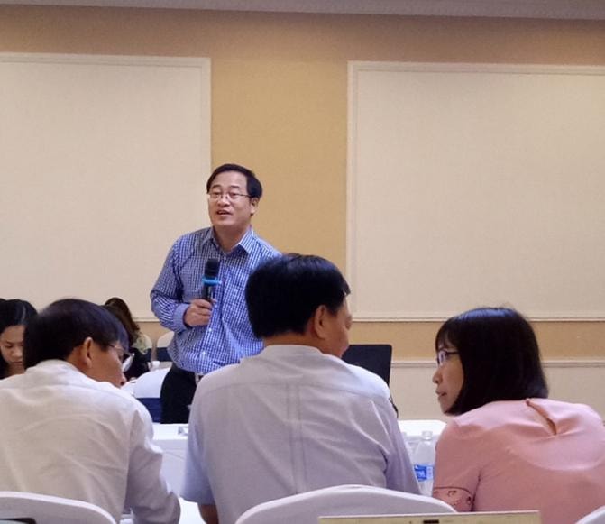 Đại diện Hiệp hội thủy hải sản Việt Nam phát biểu trong hội thảo cho rằng với quy định thử việc người lao động không quá 6 ngày là không phù hợp. Ảnh: Lương Minh