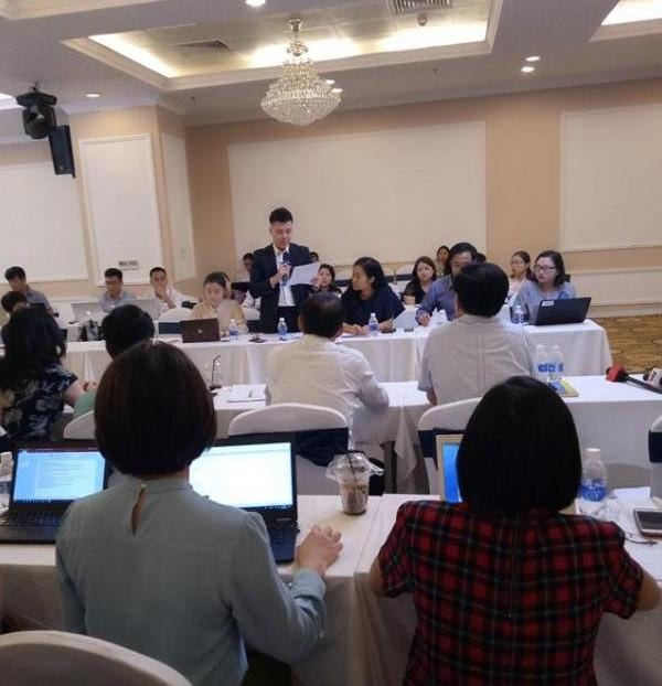 Đại diện Hiệp hội Doanh nghiệp Mỹ tại Việt Nam (AmCham) phát biểu trong hội thảo. Ảnh: Lương Minh