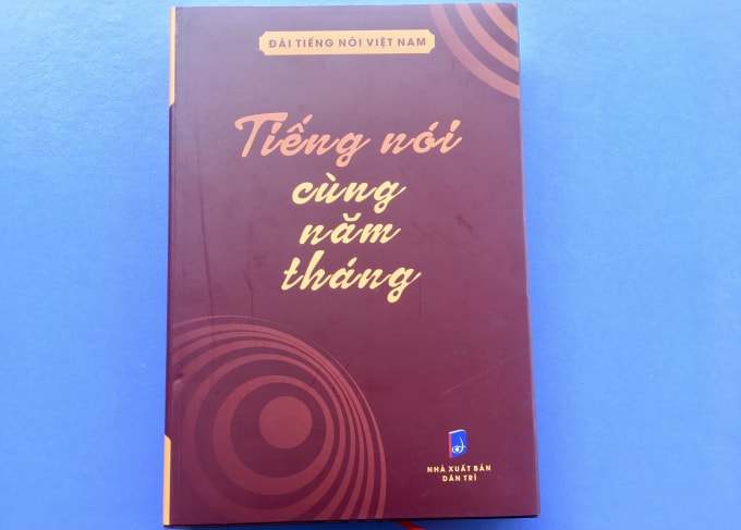 Cuốn sách “Tiếng nói cùng năm tháng” do Nhà xuất bản Dân trí ấn hành. Ảnh: Hoàng Huy