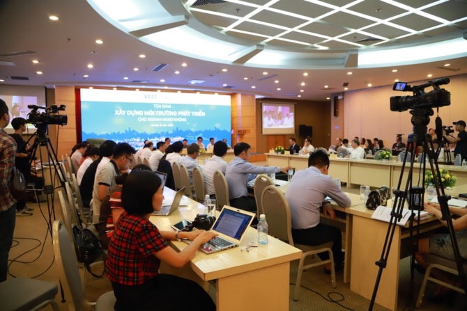 Toàn cảnh Toạ đàn Xây dựng môi trường phát triển lành mạnh cho ngành hàng không