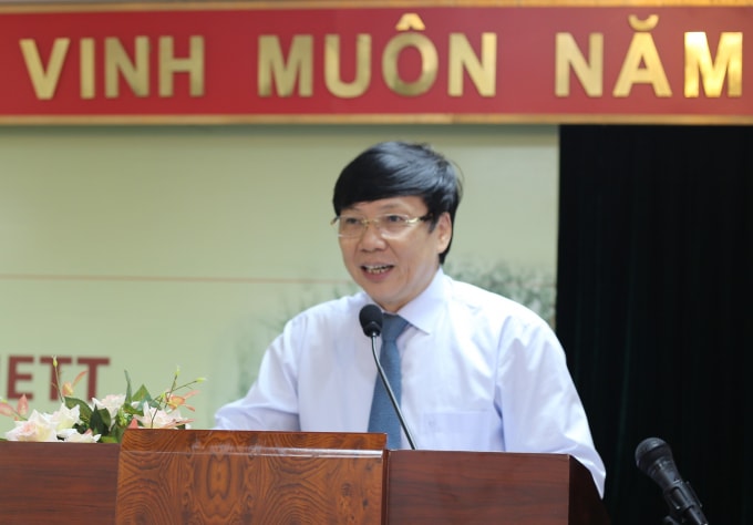 Nhà báo Hồ Quang Lợi – Phó Chủ tịch Thường trực Hội Nhà báo Việt Nam ghi nhận sự đóng góp của Gia đình nhà báo Wilfred Burchett. Ảnh: Nguyệt Hồ.