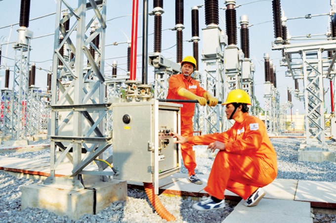 Trong những ngày nắng nóng, hệ thống điện đã ghi nhận lượng điện tiêu thụ tăng cao chưa từng thấy. (Ảnh TL)