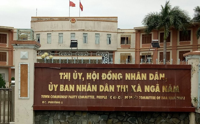 Hội đồng nhân dân thị xã Ngã Năm, nơi ông Triều công tác.