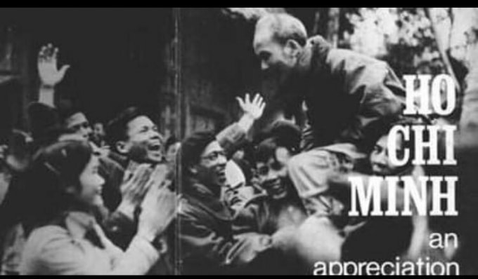 Bức ảnh chụp Chủ tịch Hồ Chí Minh trên bìa cuốn sách của nhà báo Wilfred Burchett viết về Bác. Ảnh: tư liệu