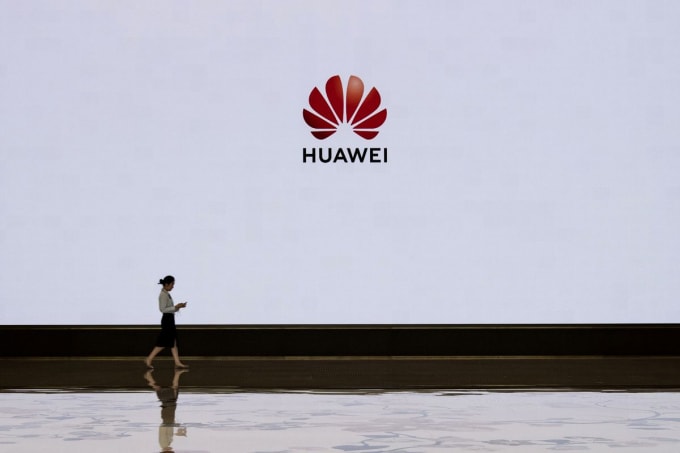 Huawei một mình