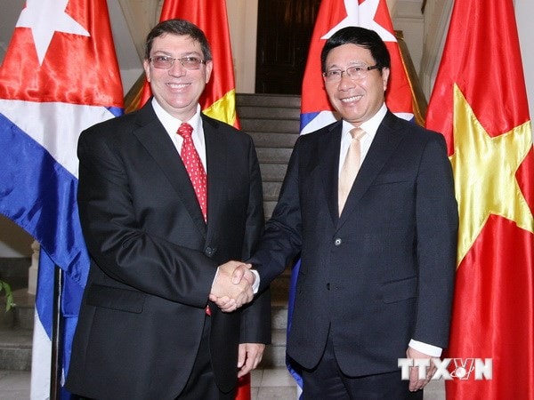 Phó Thủ tướng, Bộ trưởng Bộ Ngoại giao Phạm Bình Minh và Bộ trưởng Bruno Rodriguez Parrilla. Ảnh: TTXVN