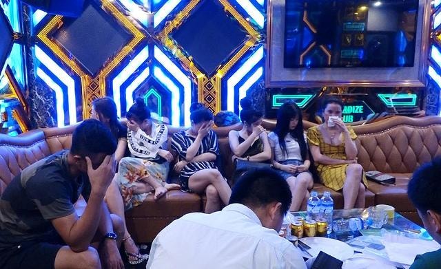 Tại cơ sở Karaoke Thiên Đường II lực lượng chức năng phát hiện 33 đối tượng dương tính với ma túy.