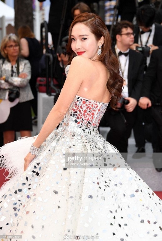 tham-do-lhp-cannes-2019-dan-my-nhan-au-a-dien-vay-ao-do-do-goi-c-76b5cc