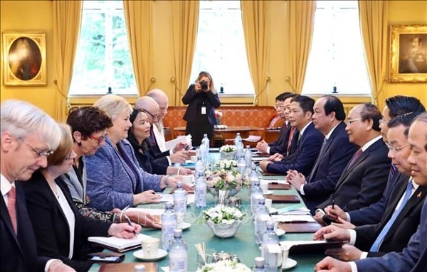 Thủ tướng Nguyễn Xuân Phúc hội đàm với Thủ tướng Na Uy Erna Solberg. Ảnh: TTXVN