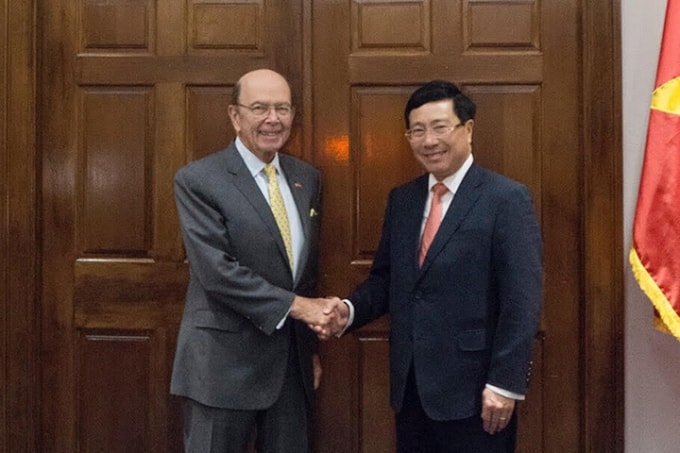 Phó Thủ tướng, Bộ trưởng Ngoại giao Phạm Bình Minh và Bộ trưởng Thương mại Hoa Kỳ Wilbur Ross. Ảnh: VGP