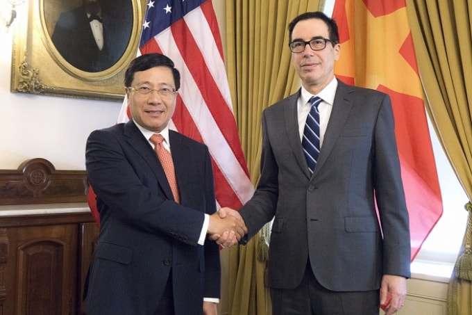 Phó Thủ tướng, Bộ trưởng Ngoại giao Phạm Bình Minh và Bộ trưởng Tài chính Hoa Kỳ Steven Mnuchin. Ảnh: VGP