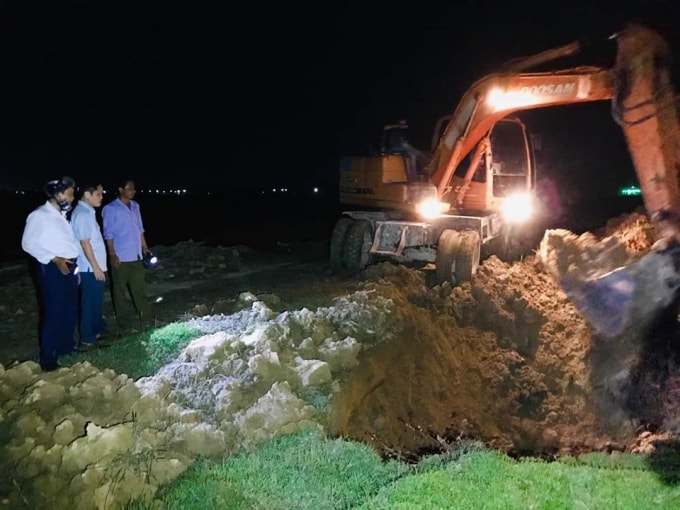 Lực lượng chức năng đã tiến hành trục vớt và tiêu hủy ngay số lợn chết trong đêm.
