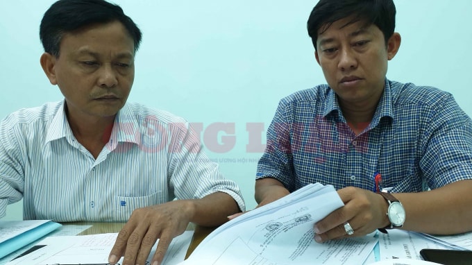 Theo ông Nguyễn Quốc Hùng, Phó Chủ tịch UBND phường Hiệp Thành- Phụ trách Quản lý đô thị (ảnh trái): Hiện trên hai thửa đất 609 và 523 có tổng cộng 9 căn nhà, trong đó chỉ có 1 căn có Giấy phép xây dựng tạm do UBND Quận 12 cấp vào năm 2013 cho số nhà 24/4A, khu phố 5, phường Hiệp Thành! (Ảnh- CK)