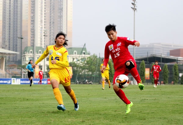 Các cầu thủ nữ Hà Nội có trận đấu dễ dàng khi gặp Trẻ TP. Hồ Chí Minh. Ảnh: VFF