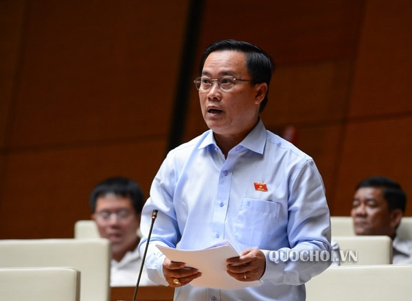 Đại biểu Nguyễn Quốc Hận kiến nghị đưa Kiểm toán nhà nước kiểm toán đối với danh mục kinh doanh ngành điện. Ảnh: Cổng TTĐT Quốc hội