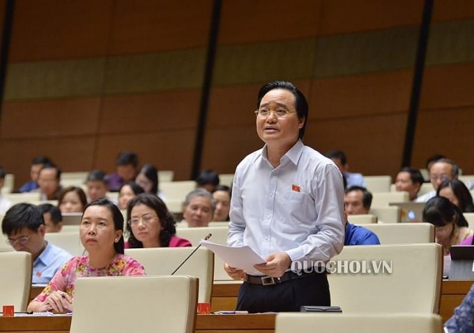 Bộ trưởng Bộ Giáo dục và đào tạo Phùng Xuân Nhạ.