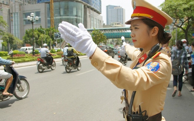Lực lượng CSGT TP.Hà Nội bảo đảm an toàn giao thông tại kỳ thi vào lớp 10 THPT (Ảnh minh họa)