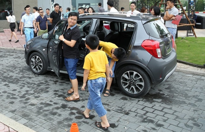 Đặc biệt, những khách hàng trải nghiệm hàng ghế sau của VinFast Fadil đánh giá cao sự thoải mái và điều hoà của chiếc xe.