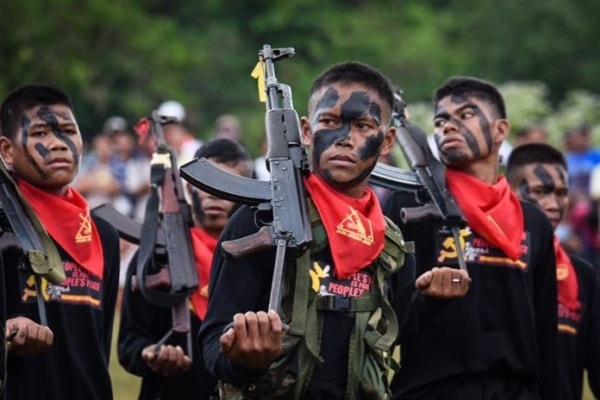 Các thành viên của lực lượng nổi dậy NPA ở miền Nam Phillipines.
