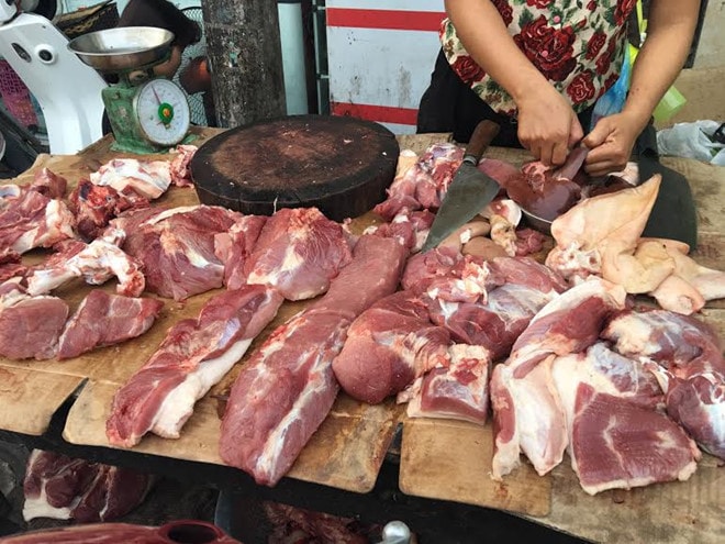 Người dân đua nhau bán lợn chạy dịch, giá thịt giảm không phanh. Ảnh minh họa