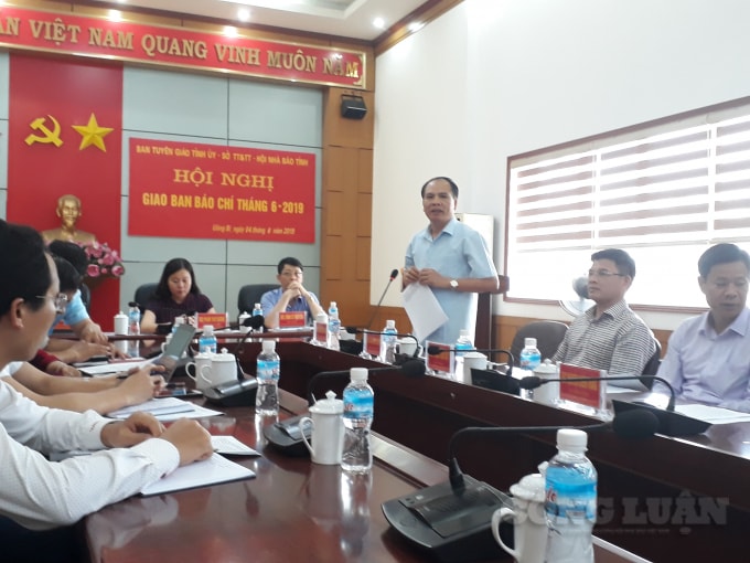 Đồng chí Trần Văn Lâm, Bí thư Thành ủy Uông Bí báo cáo kết về kết quả đạt được của thành phố Uông Bí 5 tháng đầu năm 2019.