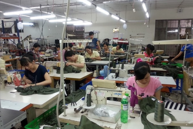 Với áp lực công việc, môi trường ô nhiễm, thu nhập thấp, hàng chục vạn nữ công nhân trong ngành dệt may cho rằng: Không nên kéo dài tuổi lao động giới nữ hơn nữa