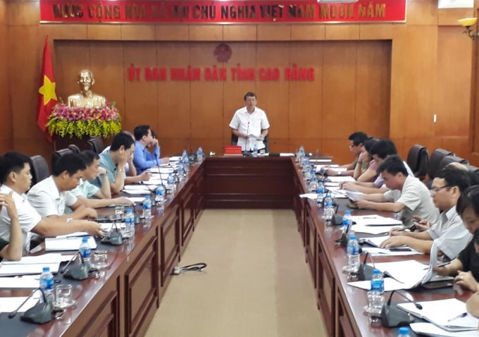 Chủ tịch UBND tỉnh Hoàng Xuân Ánh phát biểu chỉ đạo cuộc họp (ảnh Báo CB)