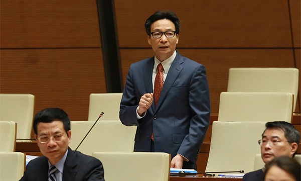Phó Thủ tướng Vũ Đức Đam trả lời chất vấn của các đại biểu trước Quốc hội.