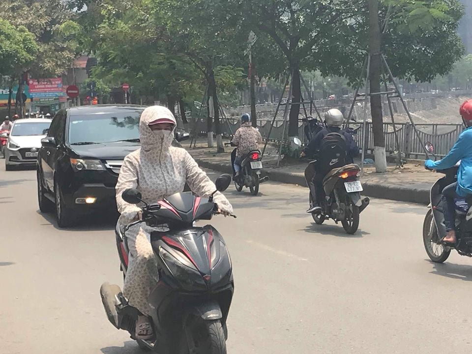 Nắng nóng toàn Miền Bắc, với nhiệt độ phổ biến 37 - 39 độ C. Ảnh: Lê Minh