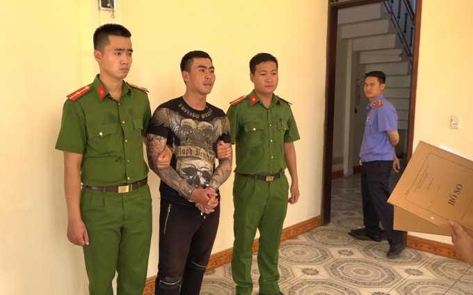 Đối tượng Nguyễn Vĩnh Long tại cơ quan Công an TP. Đồng Hới.